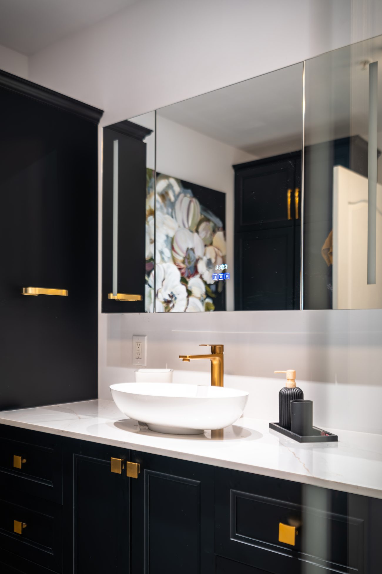Vessel basin, brushed brass tap and mirrored cabinetry